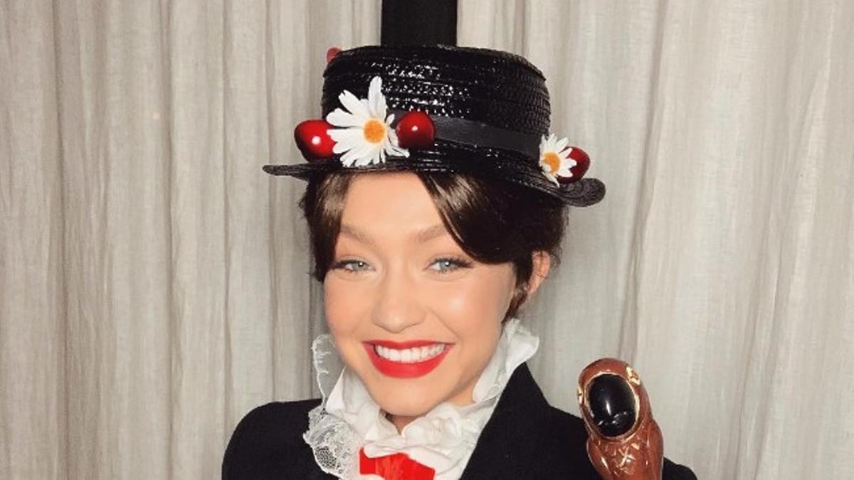 Gigi Hadid disfrazada de Mary Poppins en Nochevieja