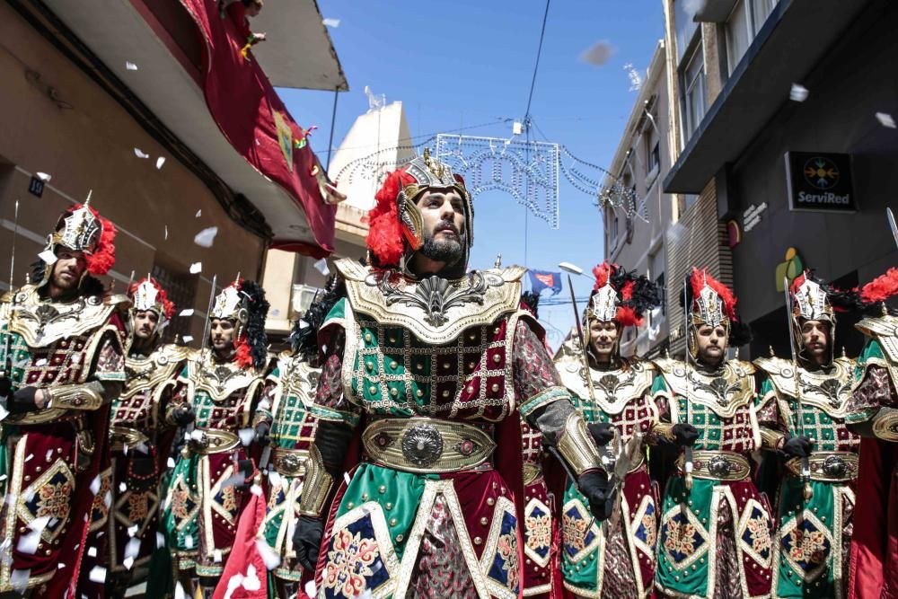 La comparsa Labradores presenta un boato muy participativo y primaveral, y con la interpretación del pasodoble Sueños Festeros logró emocionar al numeroso público