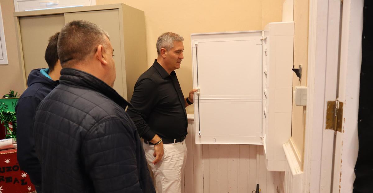 La instalación de nuevas luminarias permite mejorar las condiciones de iluminación de los espacios de trabajo.