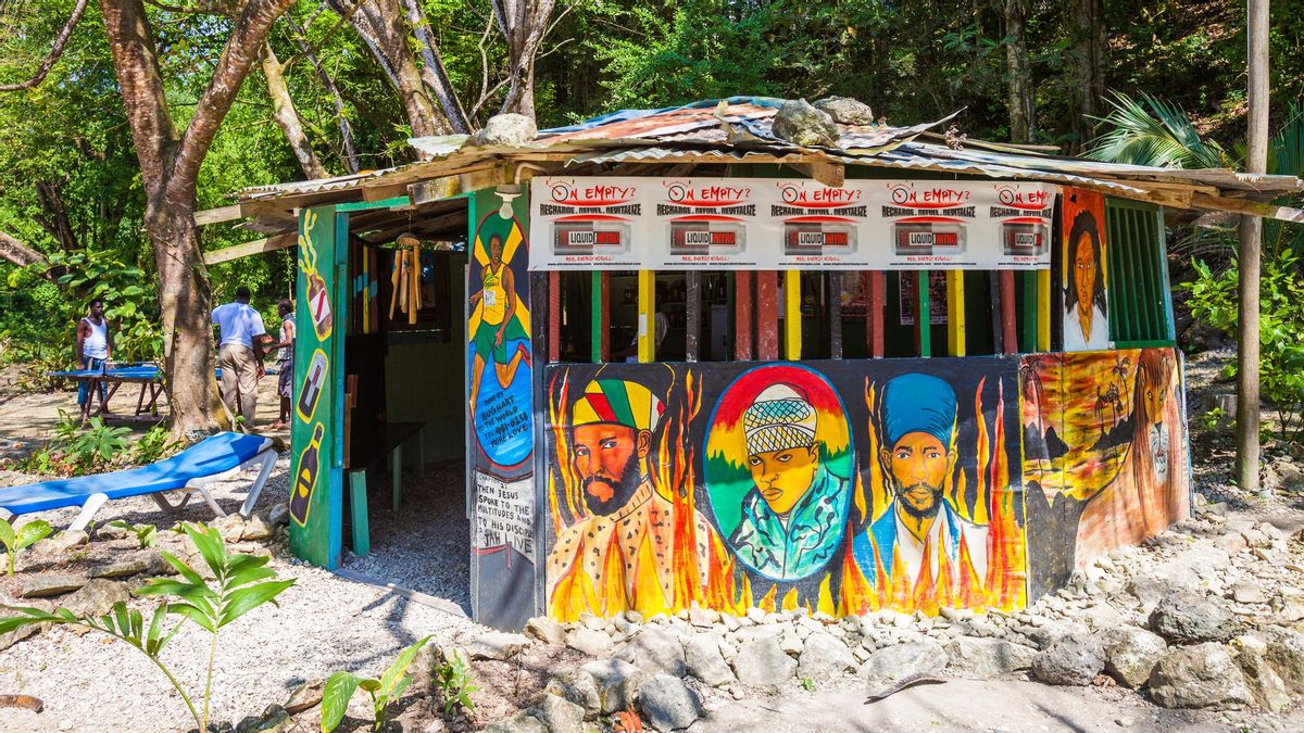 Nos colamos en una de las villas rastafaris de Jamaica.