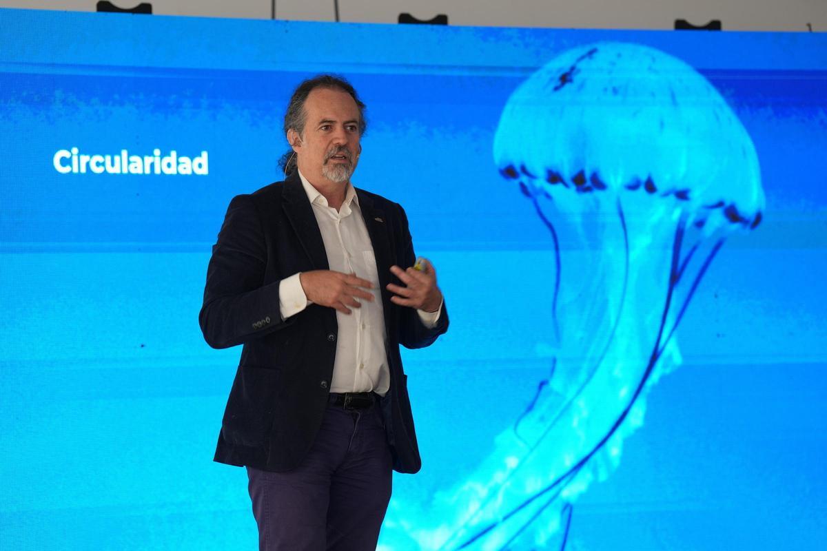 Manuel Maqueda, profesor de Programas Especiales de Economía Circular Aplicada y Economía Regenerativa de la Universidad de Harvard, durante su conferencia.