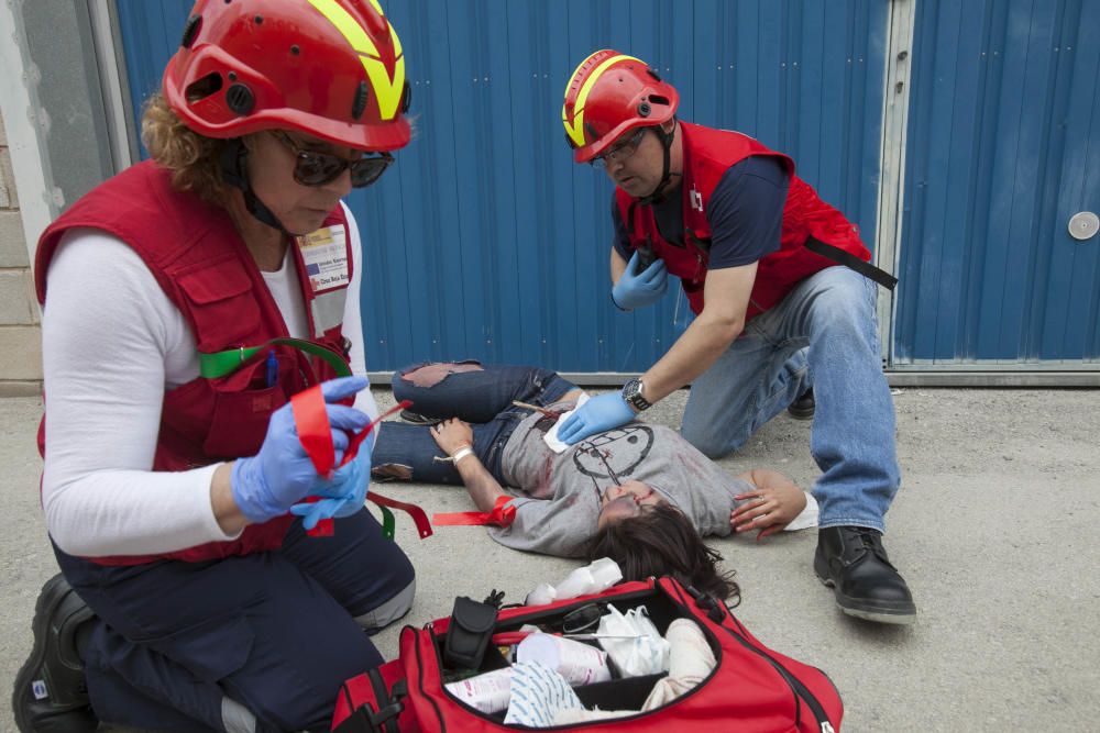 Cincuenta alumnos de Cruz Roja participan en un simulacro de accidente de tráfico