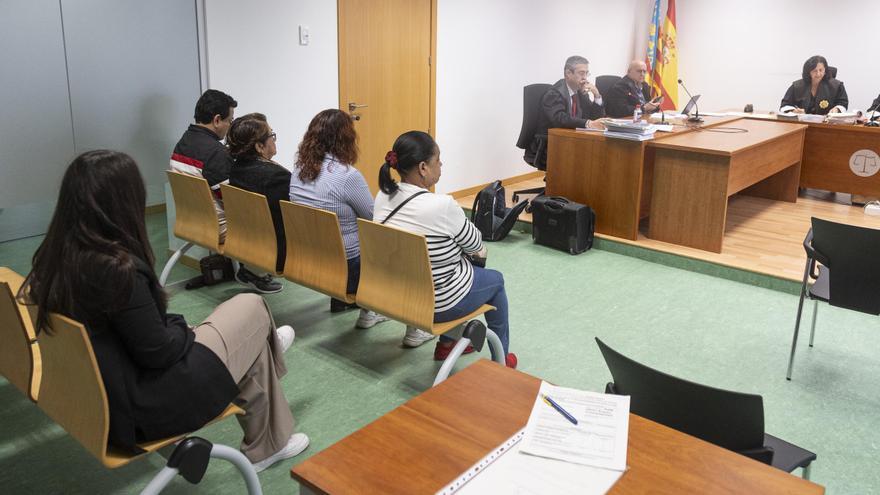 Cinco acusados ​​niegan la venta de comida gratuita para colectivos desfavorecidos en una ONG de Alicante
