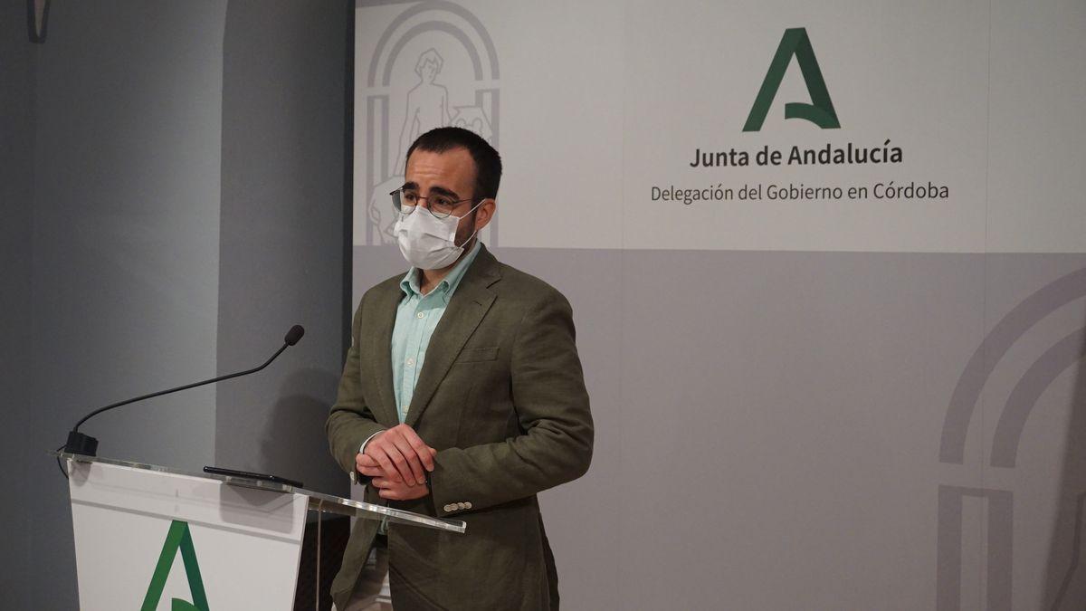 El delegado territorial de Empleo de la Junta de Andalucía en Córdoba, Ángel Herrador, en rueda de prensa.