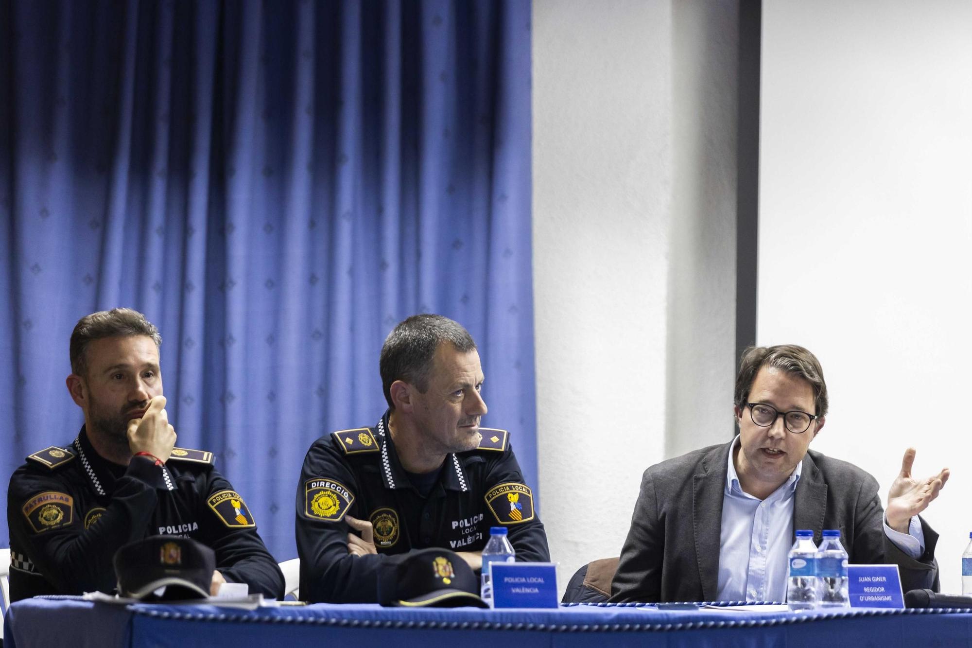 Concurrida mesa redonda sobre el problema de los apartamentos turísticos en el Cabanyal