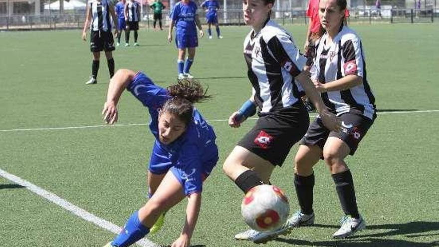 Un lance del partido entre el Barbadás y Victoria.