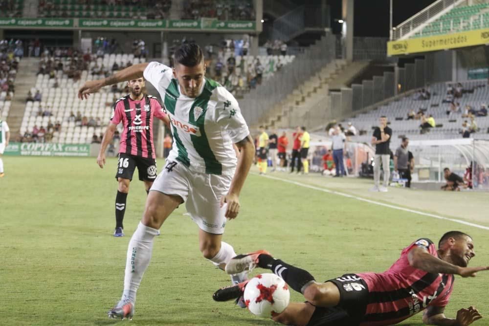 Galería gráfica: El Córdoba CF cae goleado ante el Tenerife.