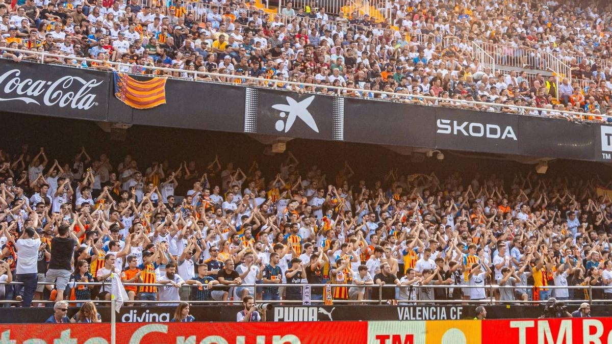 La grada de animación en Mestalla