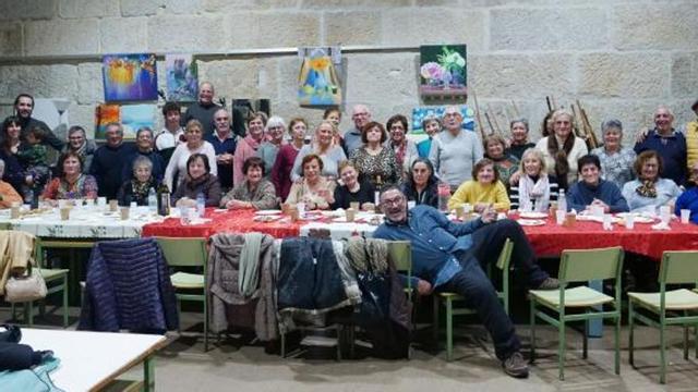 Los socios de A Cepa recuperan sus pinchos de Navidad | LUNA &amp; COLÓN
