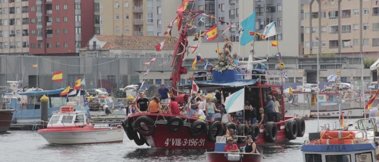 La salida de la última procesión del Carmen en Cangas. |   // S.ÁLVAREZ