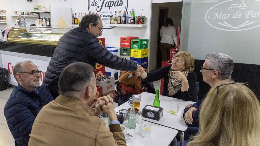 Saludos previos y posterior rifirrafe entre Franco y Barceló antes de la Ejecutiva local del PSOE en Alicante