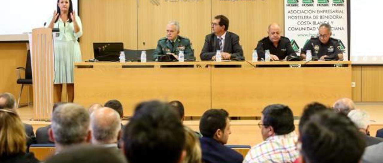 Asistentes a la reunión sobre seguridad turística para 2017.