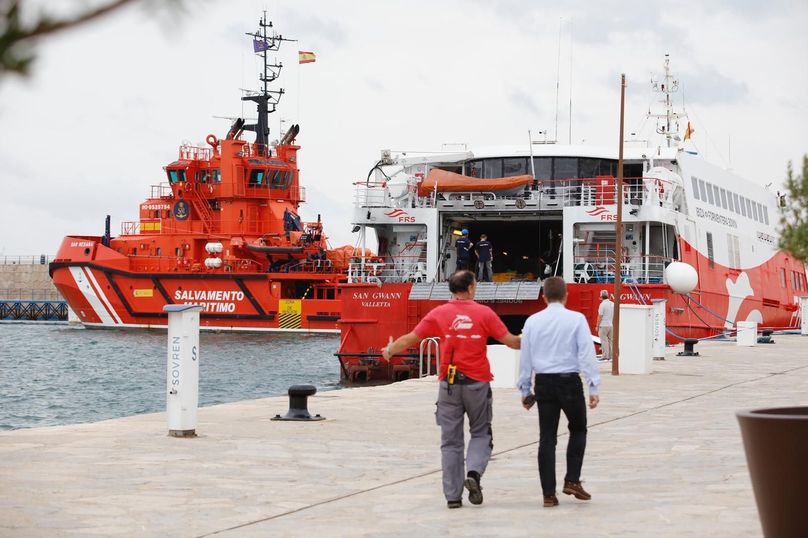 El barco accidentado 'San Gwann' llega al puerto de Ibiza