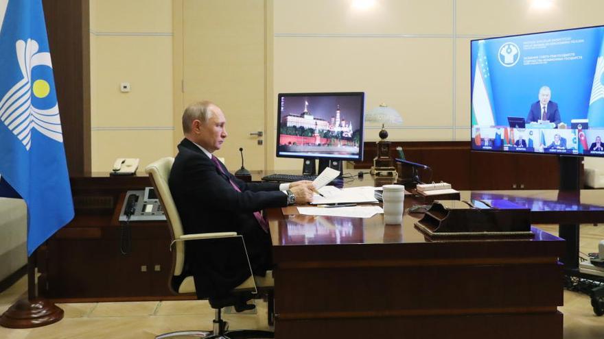 Putin en una reunión con los alcaldes.