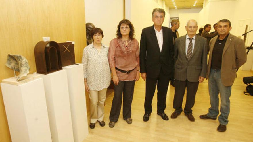 Joaquim Vidal, al centre, amb els premiats.