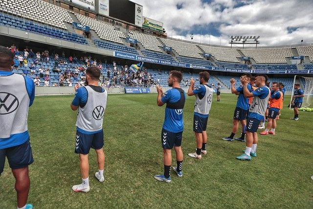 Entrenamiento del CD Tenerife a puerta abierta en el Heliodoro Rodríguez López