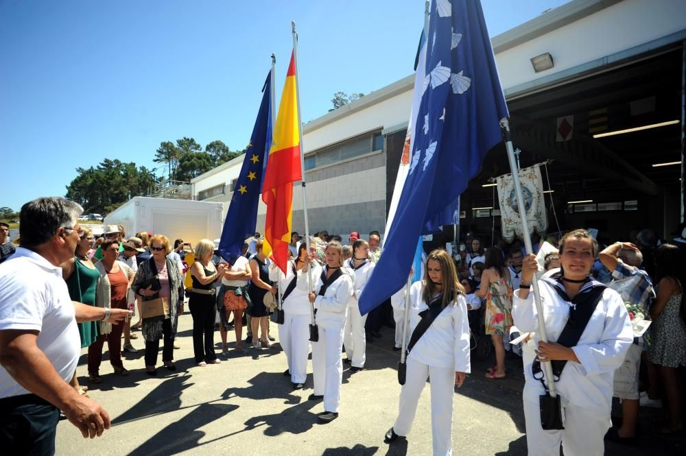 Multitudinaria procesión marítima para honrar a la patrona del mar y de los marineros