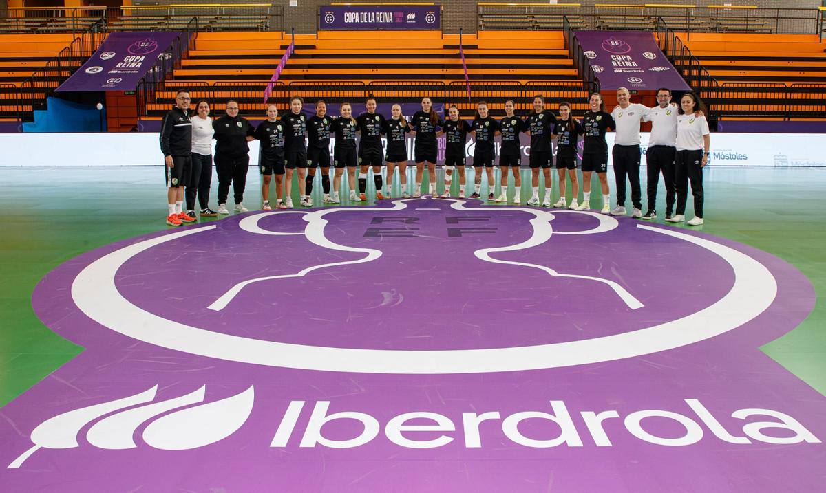 Foto oficial del Nueces de Ronda antes dispuar los cuartos de la Copa de la Reina.