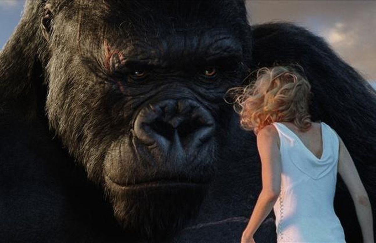 Naomi Watts mira aterrida King Kong, a la pel·lícula de Peter Jackson.
