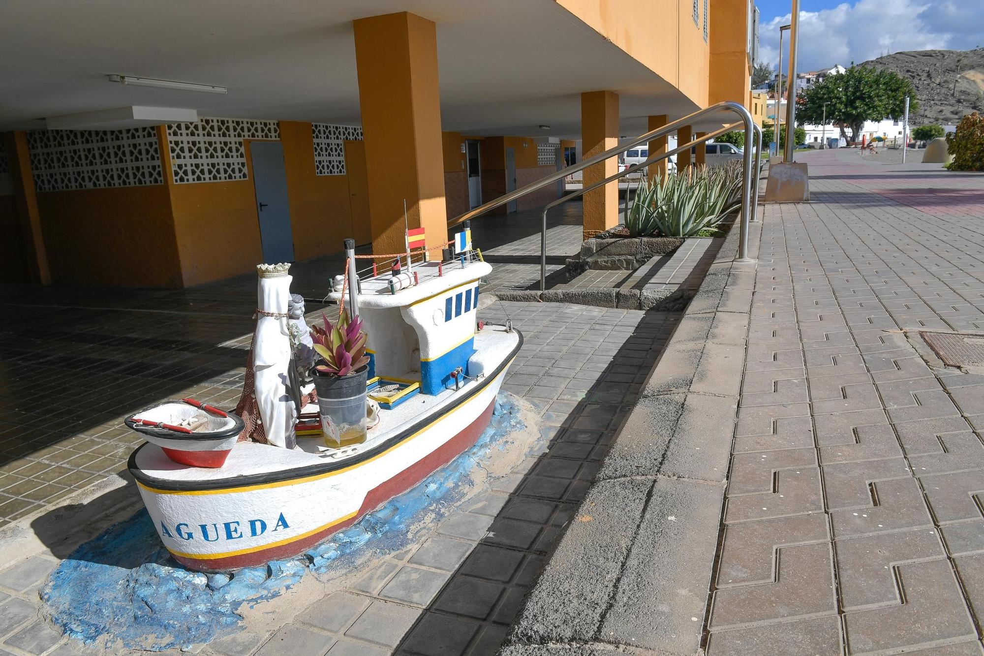 Vecinos de El Pajar: el uso turístico del puerto y la cementera