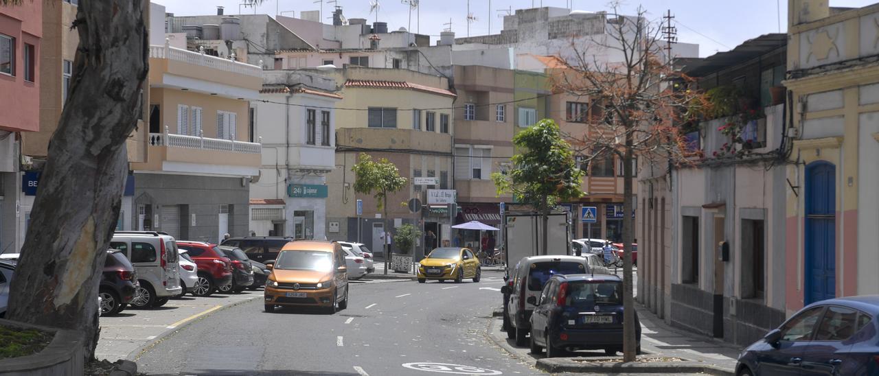 Vista de la carretera general de Tamaraceite, una de sus arterias comerciales