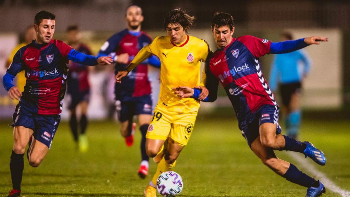 Una acció del Gimnástica Segoviana-Girona de Copa.  | LOF