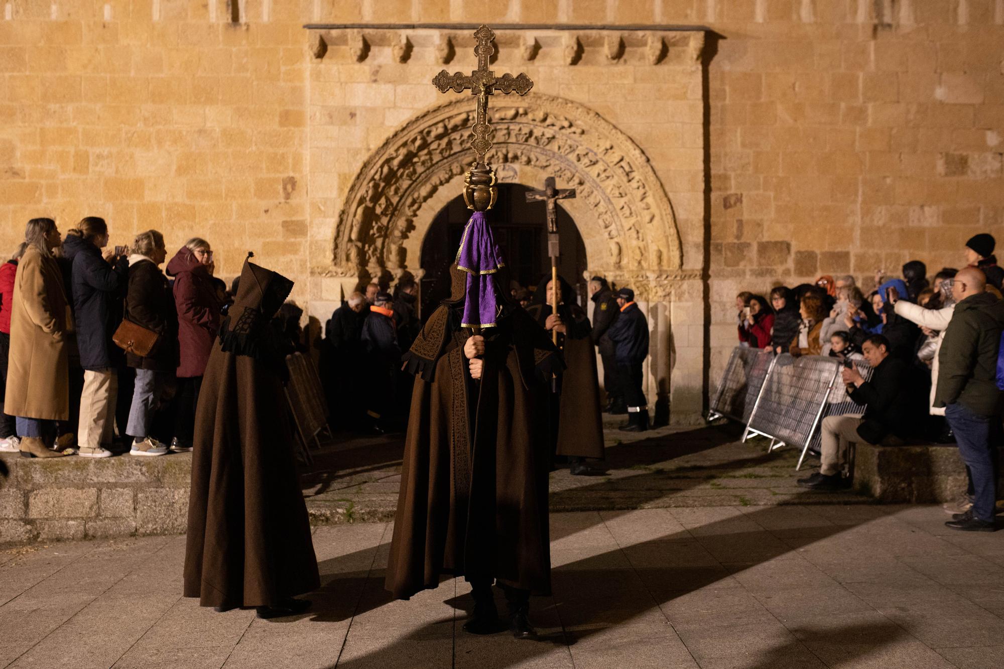 GALERIA | La procesión de las Capas Pardas en imágenes