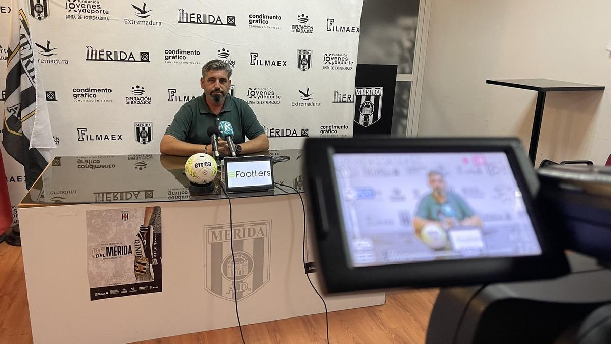 Juan García, durante la comparecencia ante la prensa de este viernes.