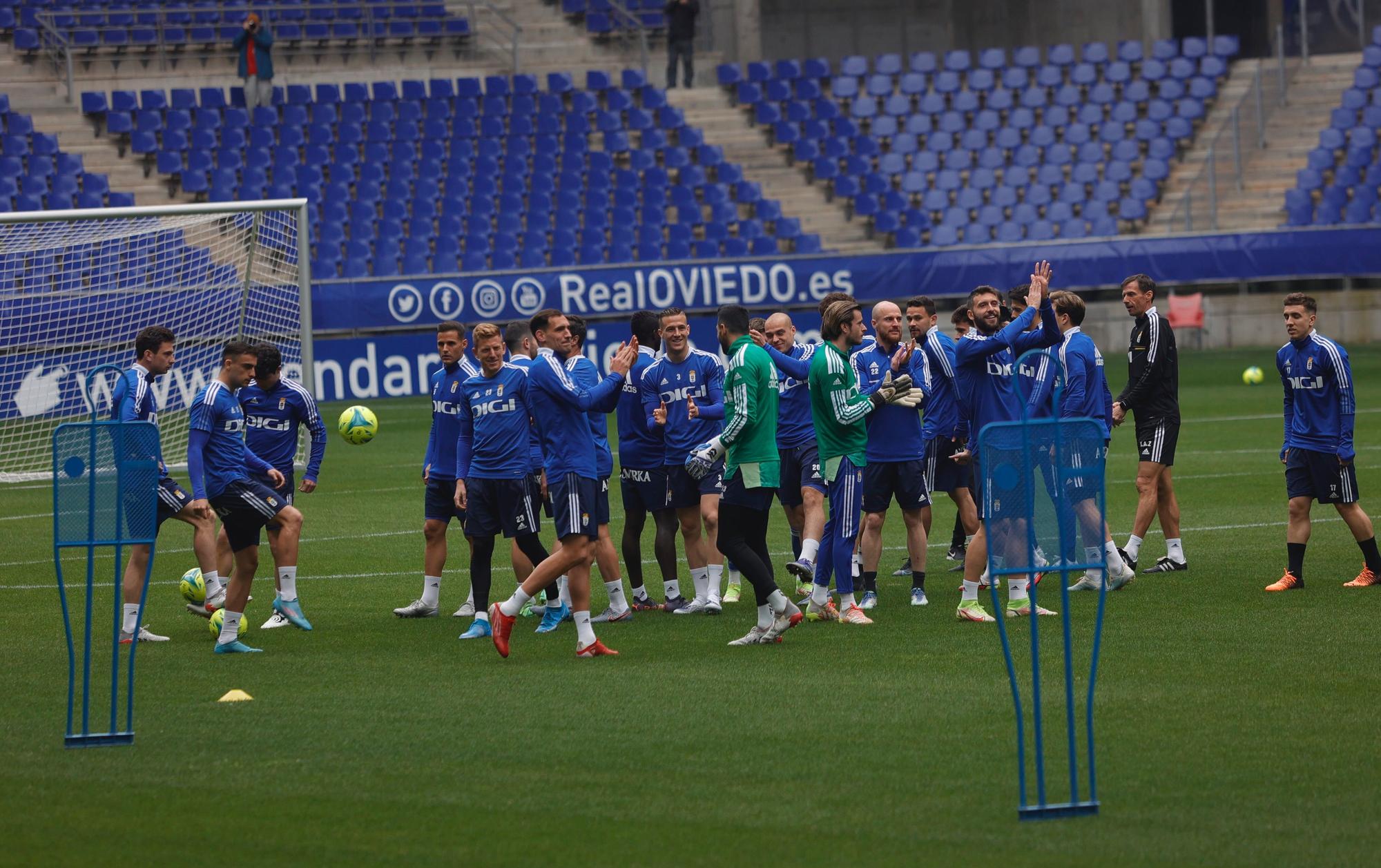 EN IMÁGENES: Miles de hinchas azules animan al equipo antes del derbi en un entrenamiento en el Tartiere