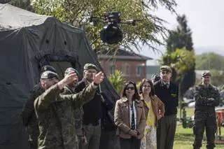 EN IMÁGENES: La Ministra de Defensa visita el acuartelamiento de Cabo Noval, en Siero.