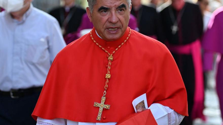 El cardenal Becciu, en una imagen de 2022. | Johannes Neudecker