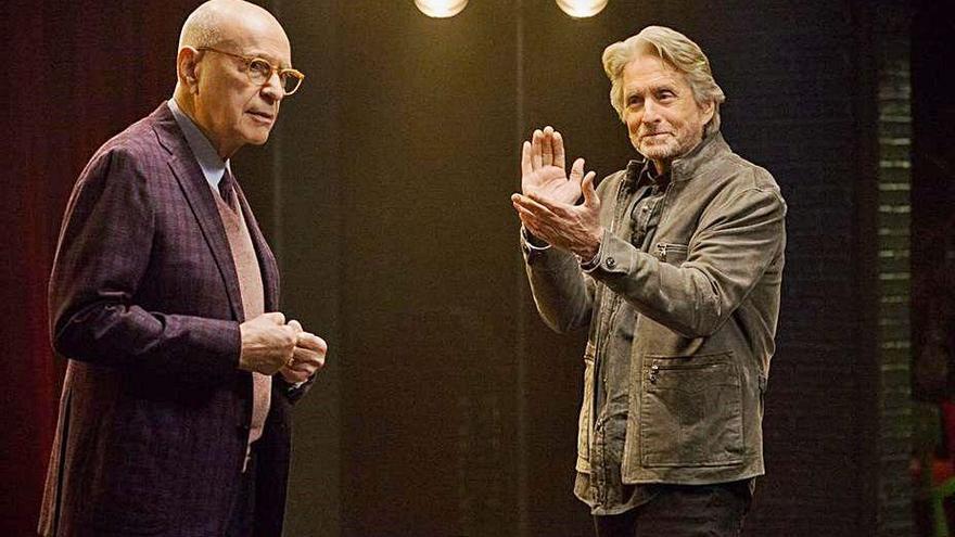 Alan Arkin y Michael Douglas, en &#039;El método Kominsky&#039;.