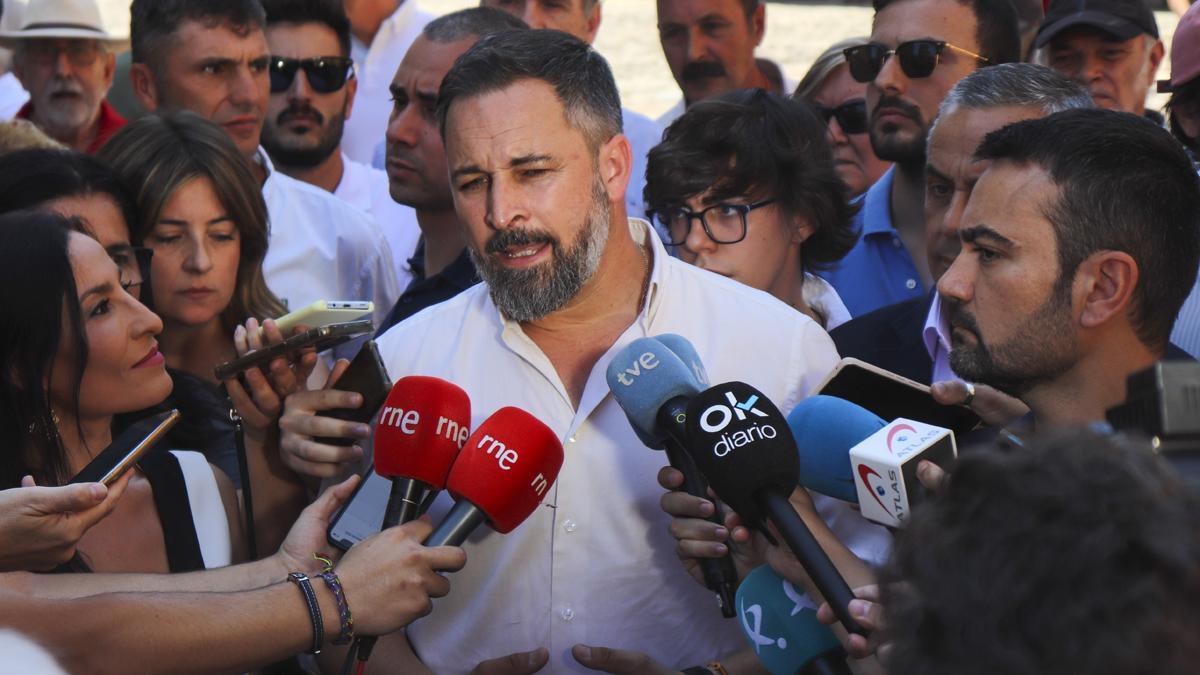 Abascal sobre los votantes de Sánchez: "Serán violadores, pederastas, golpistas, Txapote y Mohamed"