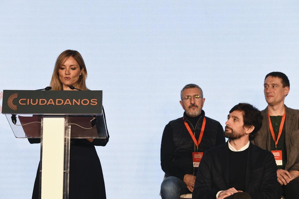 Patricia Guasp y Adrián Vázquez en la asamblea general de Ciudadanos.
