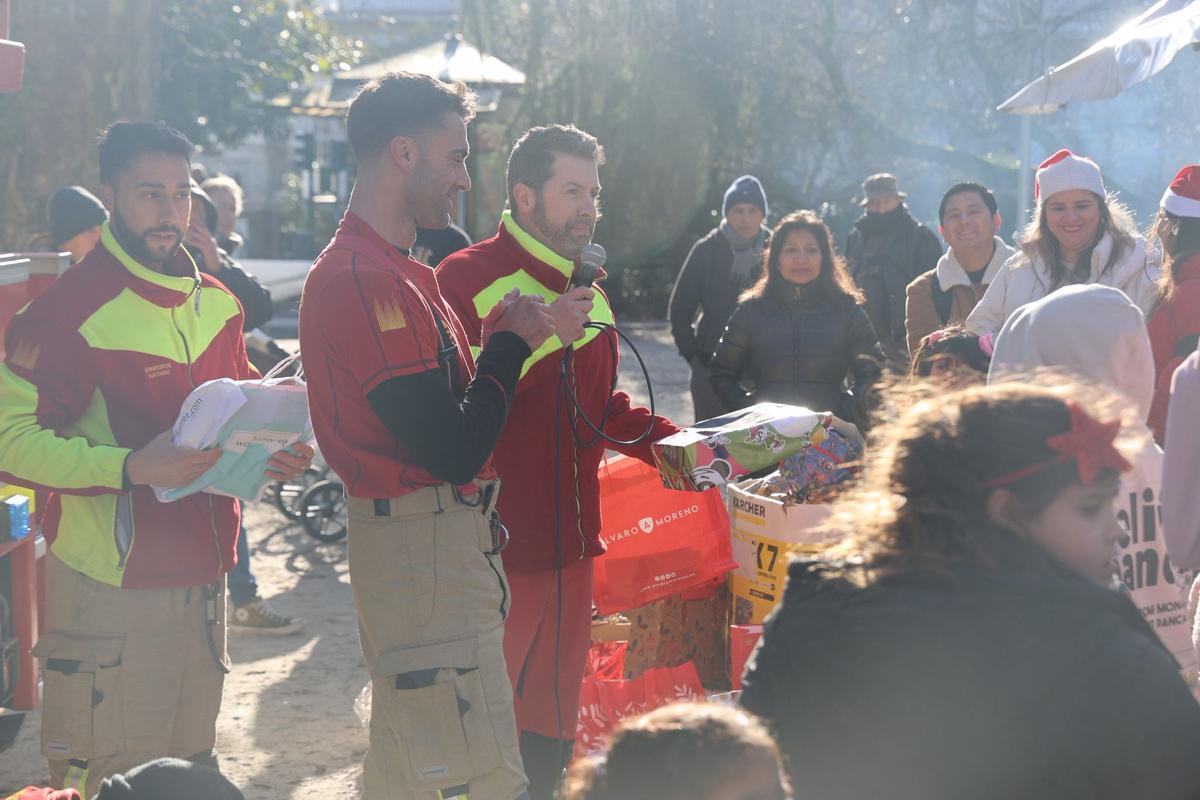 Chocolatada y regalos en la Navidad más solidaria de Santiago