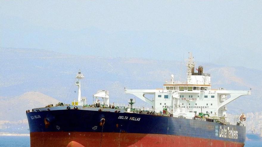 ¿Petróleo sí pero pescado no? España recibe un petrolero procedente de Rusia seis meses después de vetar al pesquero «Novaya Zemlya»