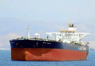 ¿Petróleo sí pero pescado no? España recibe un petrolero procedente de Rusia seis meses después de vetar al pesquero «Novaya Zemlya»