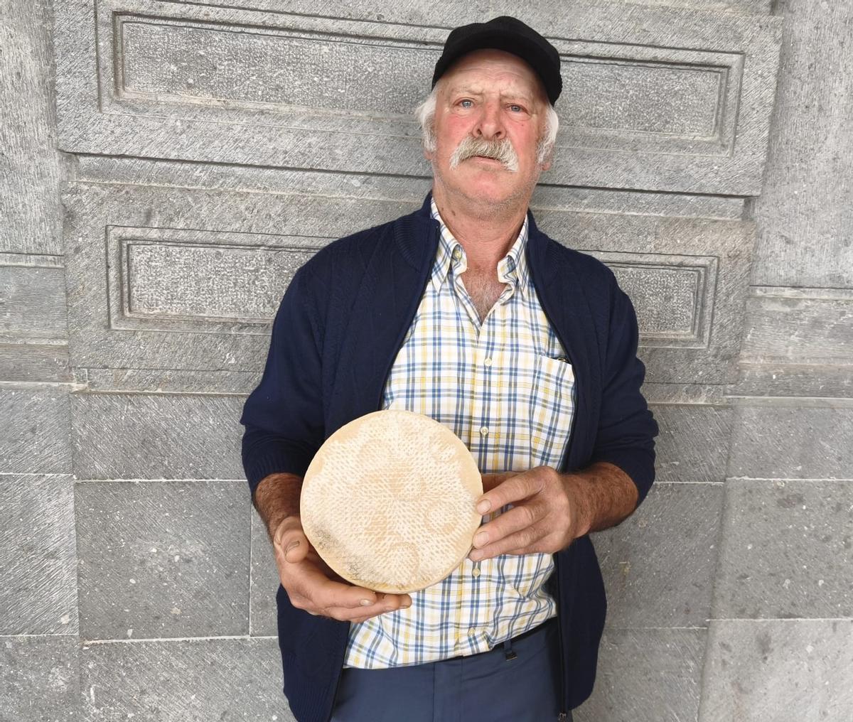 Francisco, con un queso artesano.