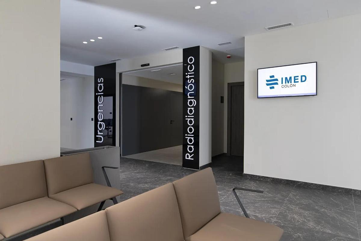 Sala de espera en IMED Colón.