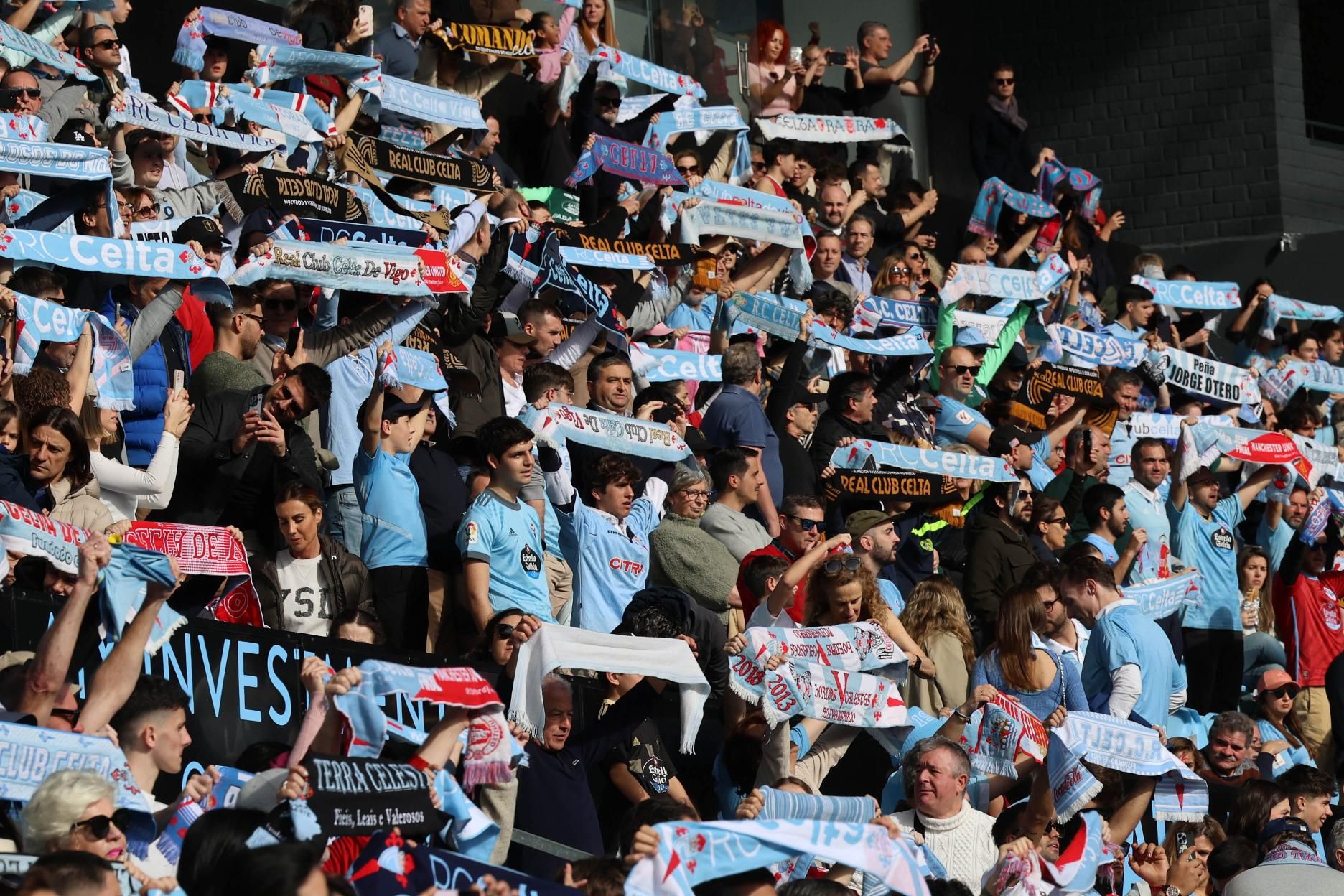 La afición celeste ante el Girona, en imágenes