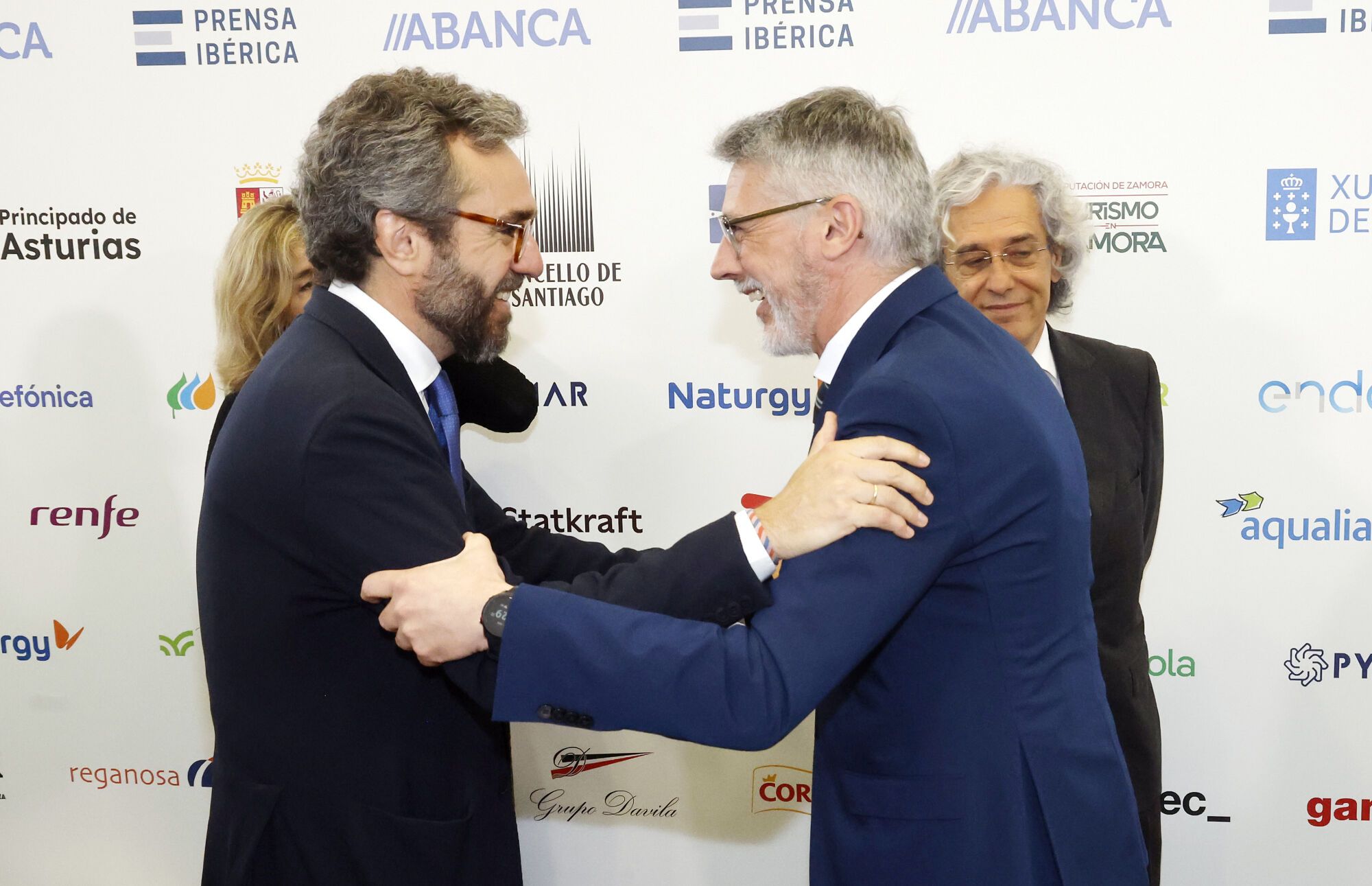 Aitor Moll saluda a Manuel Sánchez, delegado de Aqualia Zona Norte España.