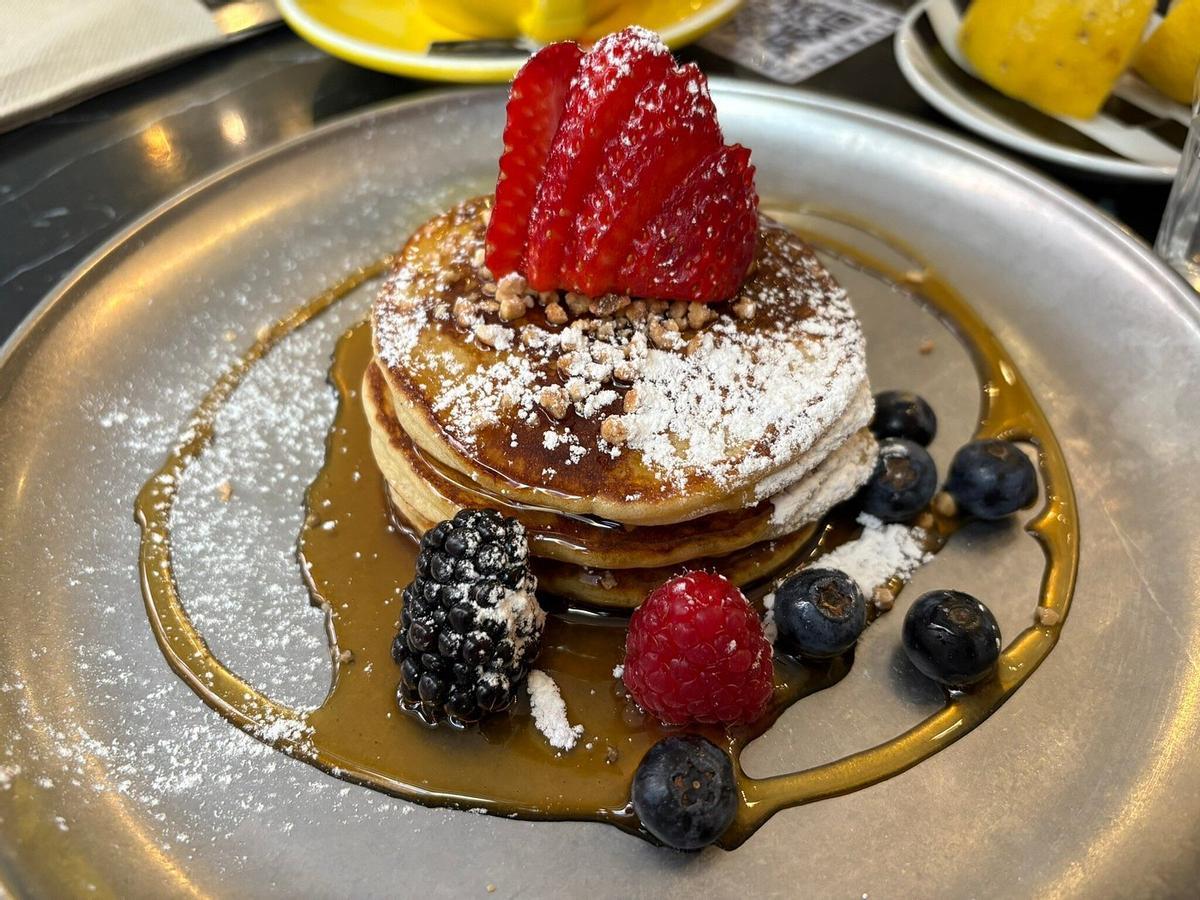 Pancakes dulces en La Mala Brunch Rivero
