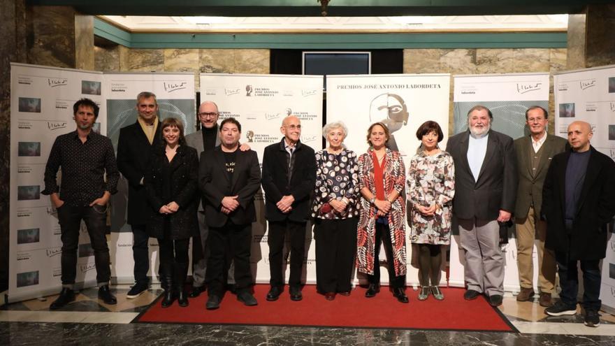 De izquierda a derecha: los actores de Oregón TV, José Sanchís, Juana de Grandes, Paula Labordeta, Ana Alcolea, Ramón Maneu, Antonio de la Vega y Luis Alegre. | ÁNGEL DE CASTRO