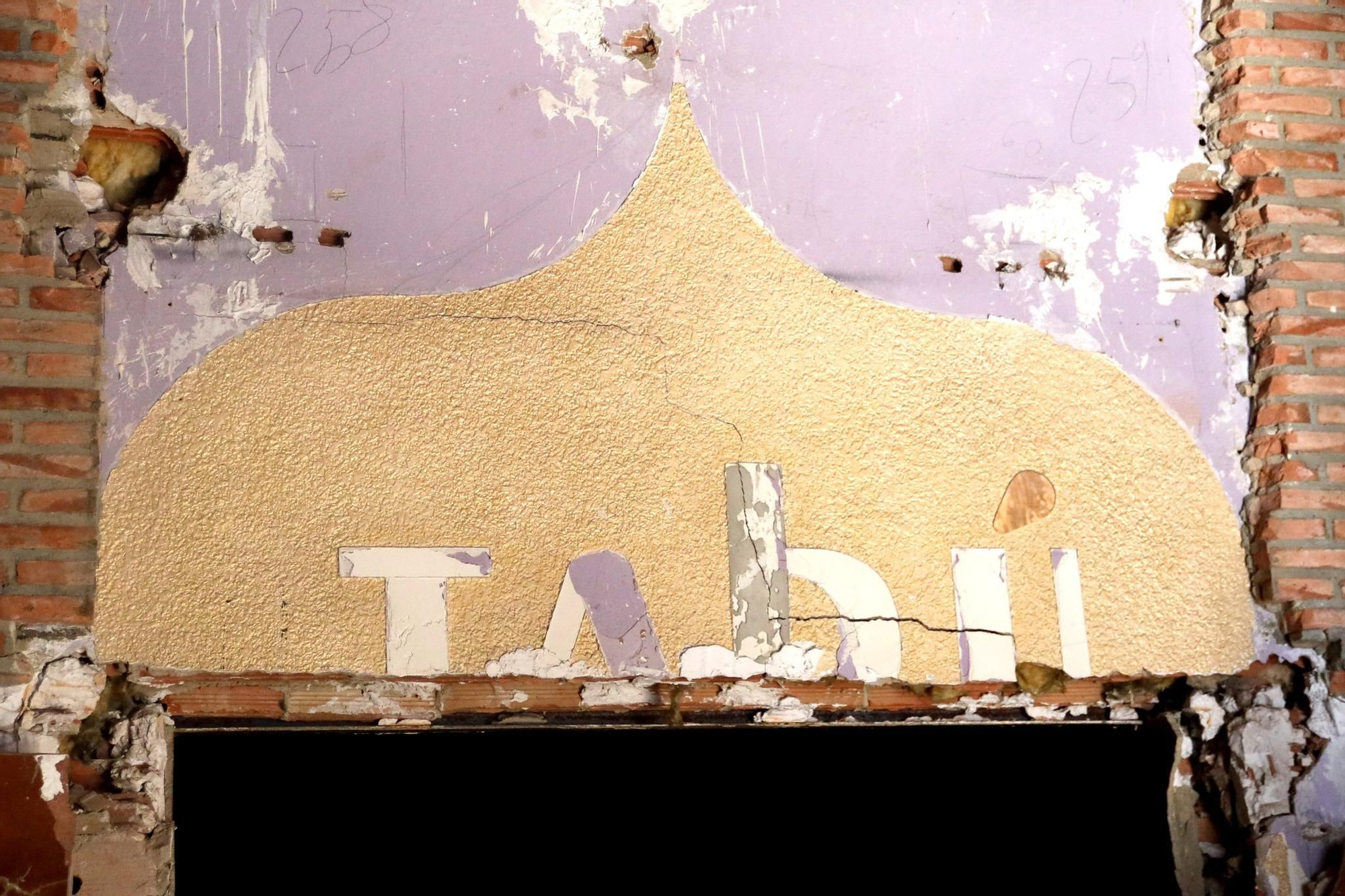 Así está por dentro la antigua discoteca Tabú de Benetússer