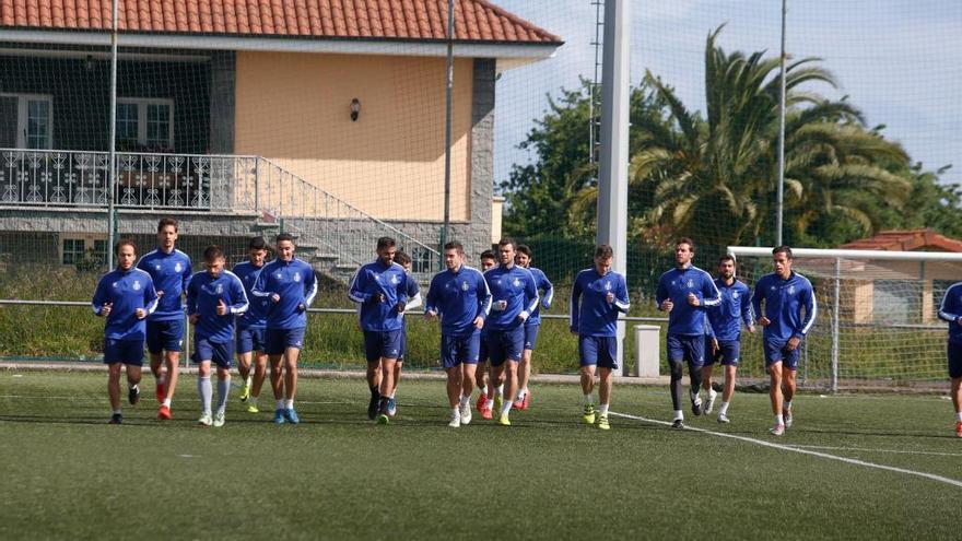 Los jugadores del Avilés, en un entrenamiento de esta semana en Miranda.