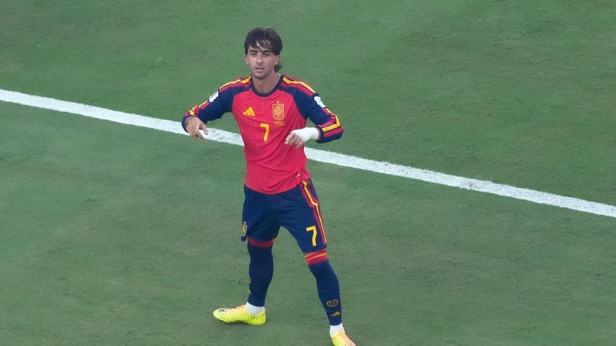 Ferran Torres deja una gran imagen tras ser campeón del mundo