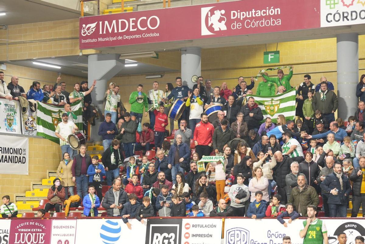 Afición del Córdoba Futsal en Vista Alegre durante un partido de esta temporada en Primera División.