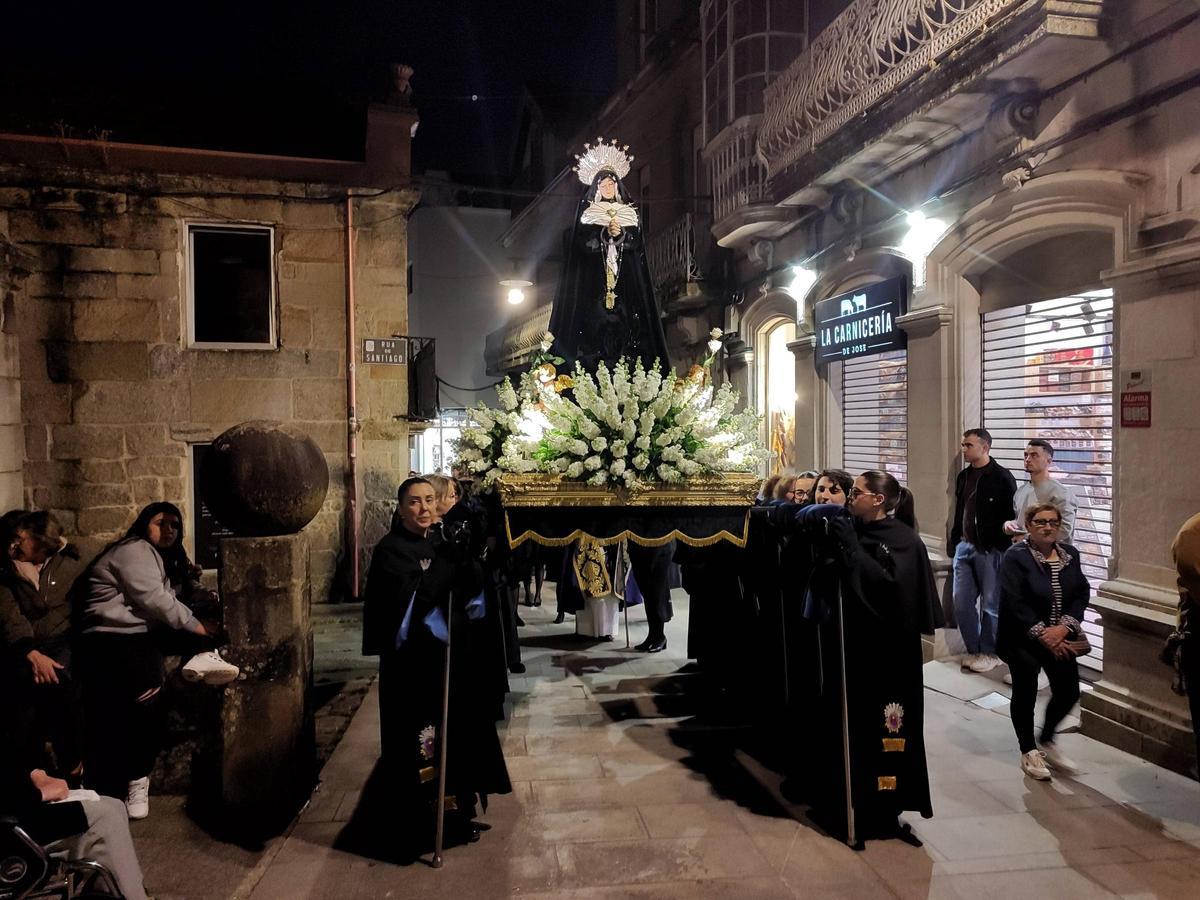La procesión de la Soledad de María, de la Semana Santa de Cangas