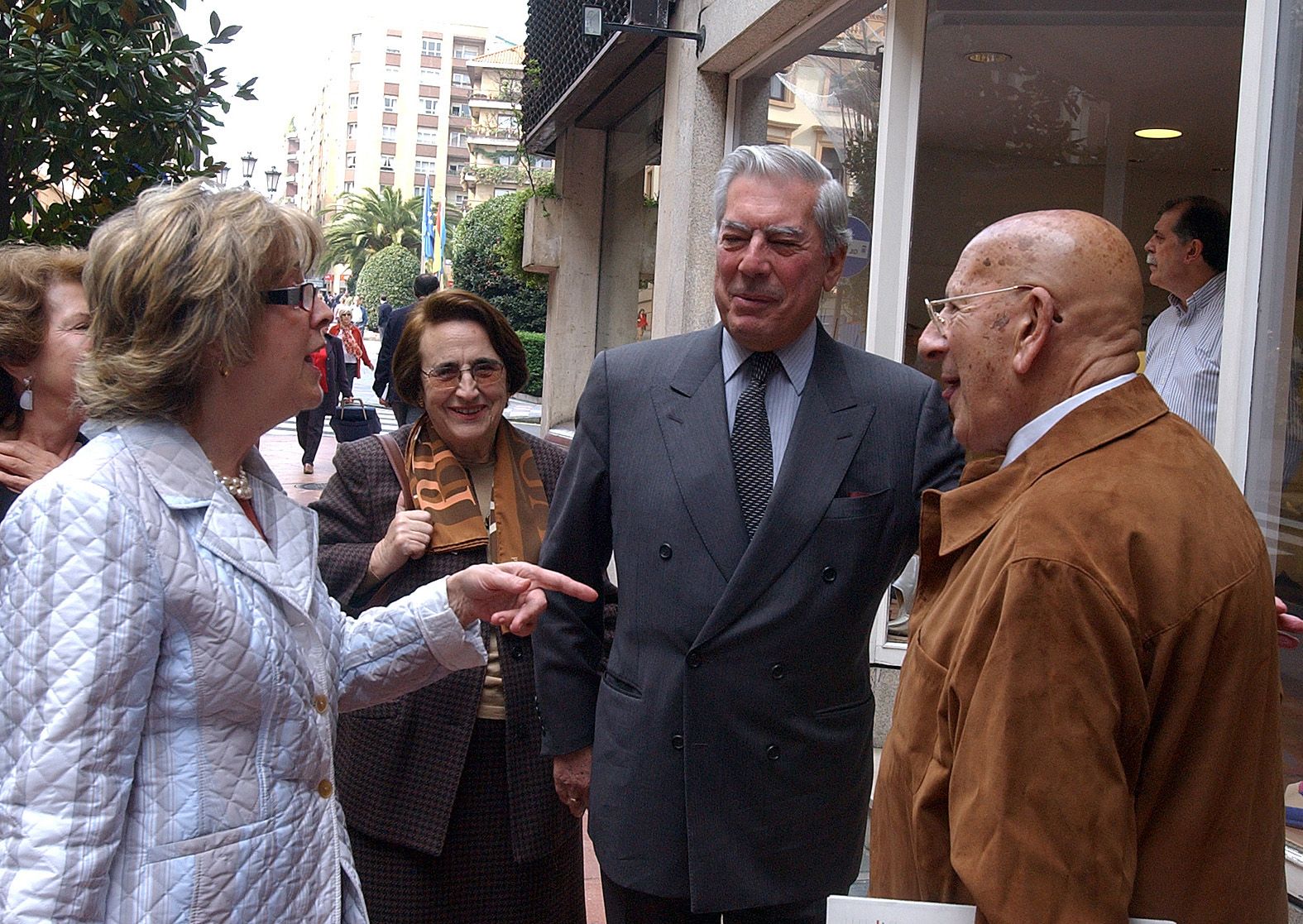 EN IMÁGENES: La relación de Mario Vargas Llosa con Asturias