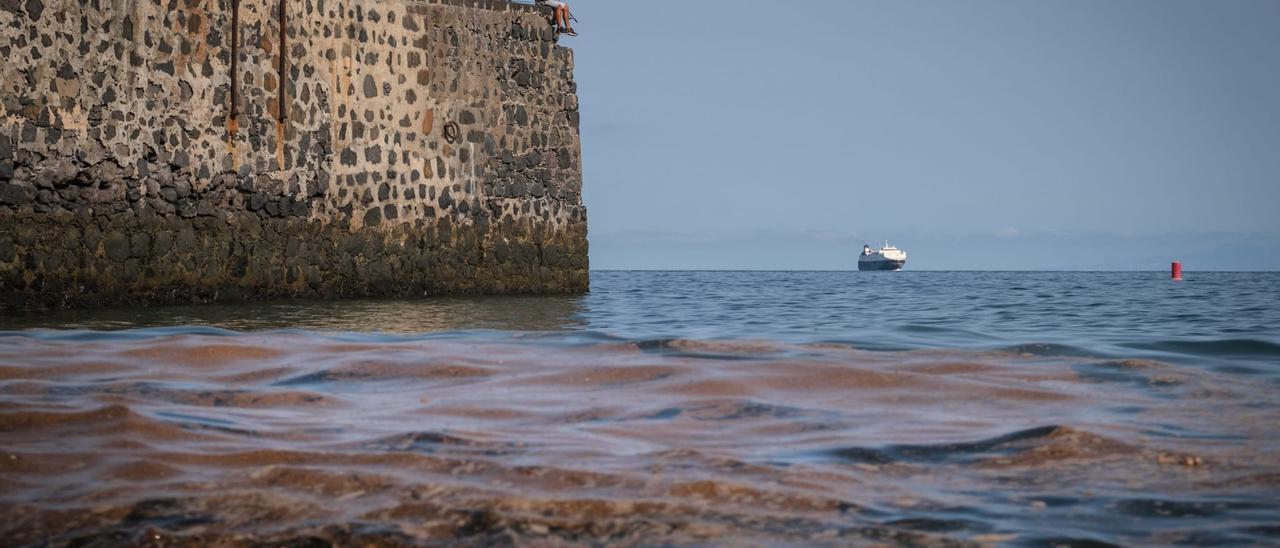 Vertidos en la playa de Valleseco.